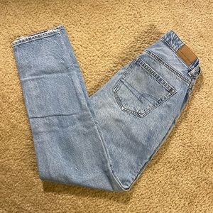 American Eagle high rise Mom Jeans